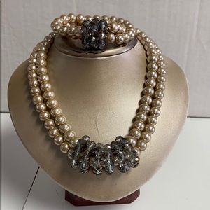 Costume jewelry matching necklace and bracelet